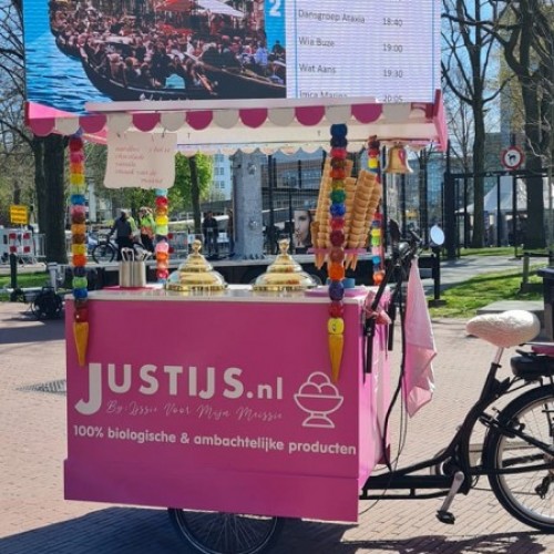 Onbeperkt hoorntjes ijs uitdelen