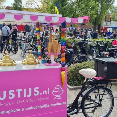 Onbeperkt hoorntjes ijs uitdelen