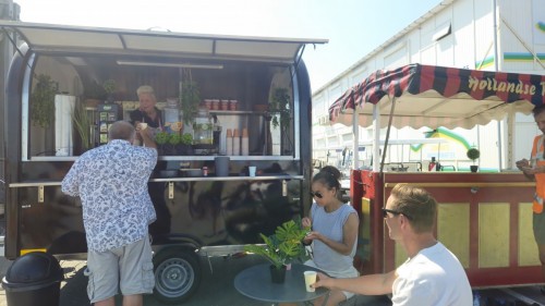 Onbeperkt koffie en thee uitdelen