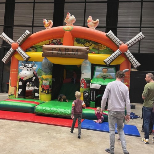 Feestarrangement 1 Uitdelen funfood + springkussen
